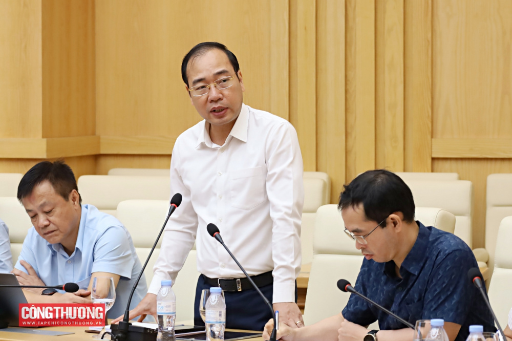 Bộ trưởng Lê Mạnh Hùng làm việc với Cục Đổi mới sáng tạo, Chuyển đổi xanh và Khuyến công