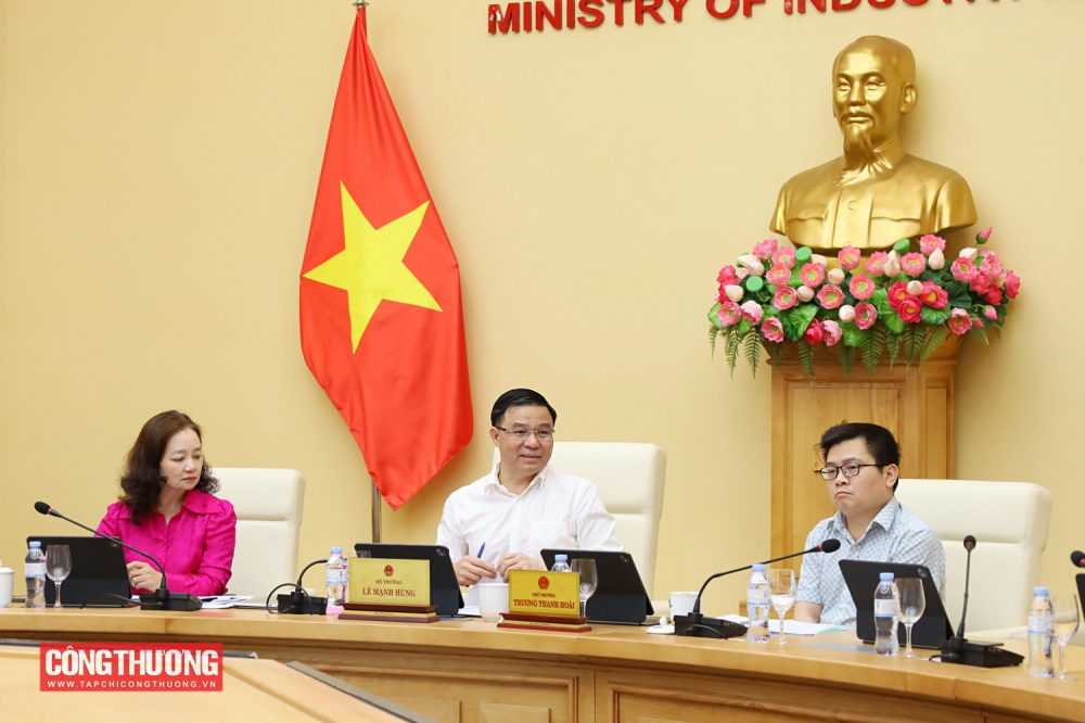 Bộ trưởng Lê Mạnh Hùng làm việc với Cục Đổi mới sáng tạo, Chuyển đổi xanh và Khuyến công