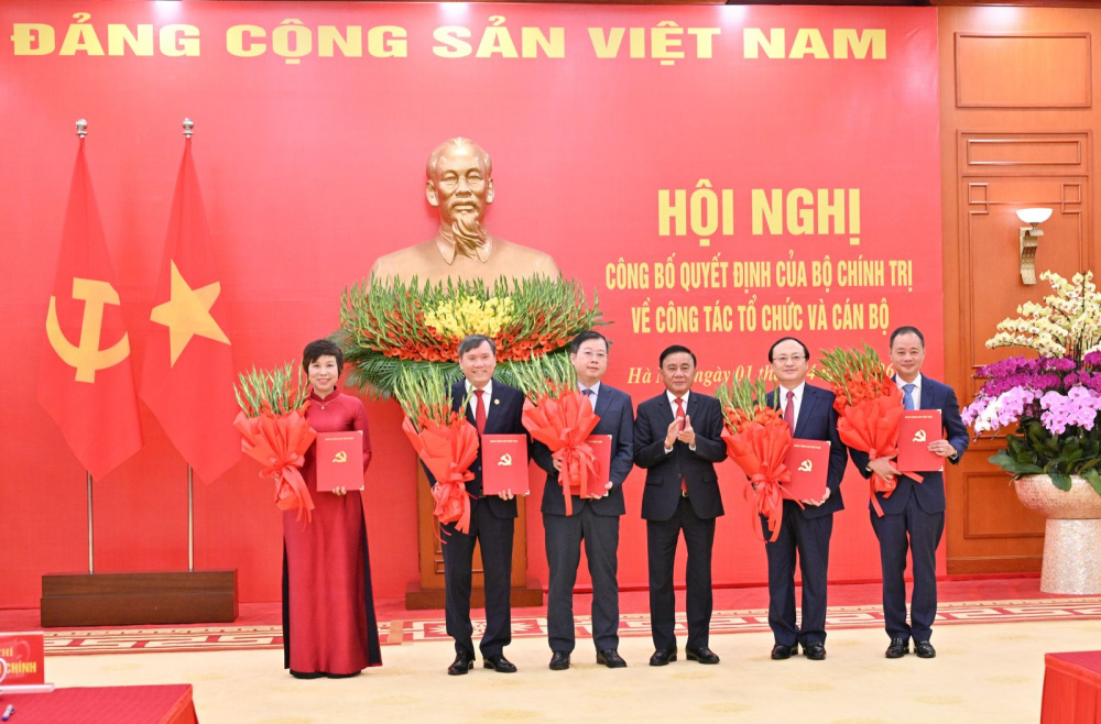 phân cấp quản lý cán bộ