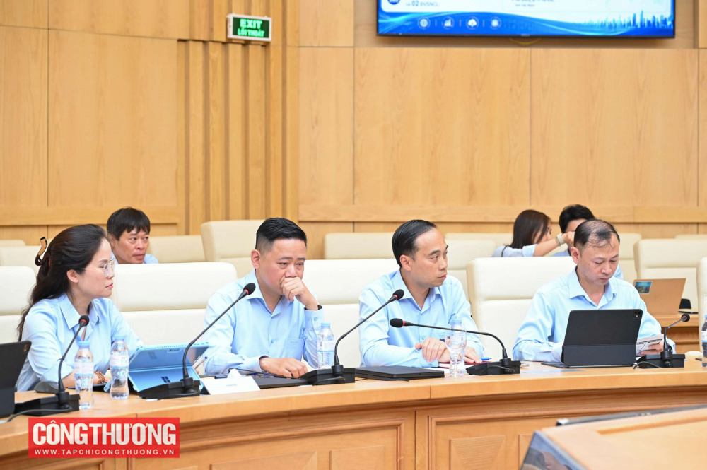 Bộ trưởng Bộ Công Thương Lê Mạnh Hùng làm việc với Cục Xúc tiến thương mại