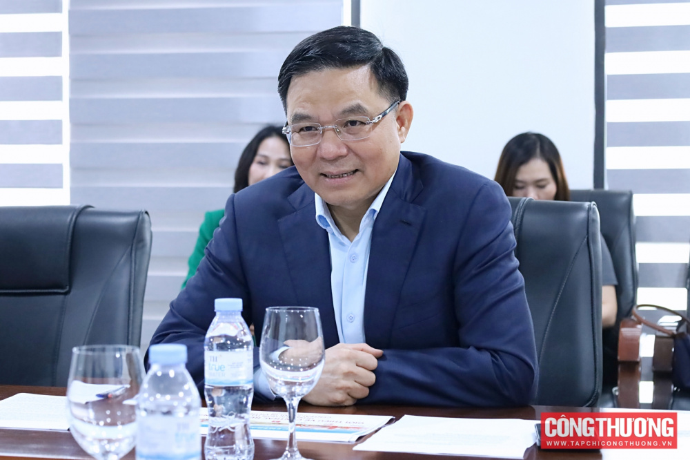 Bộ trưởng Lê Mạnh Hùng