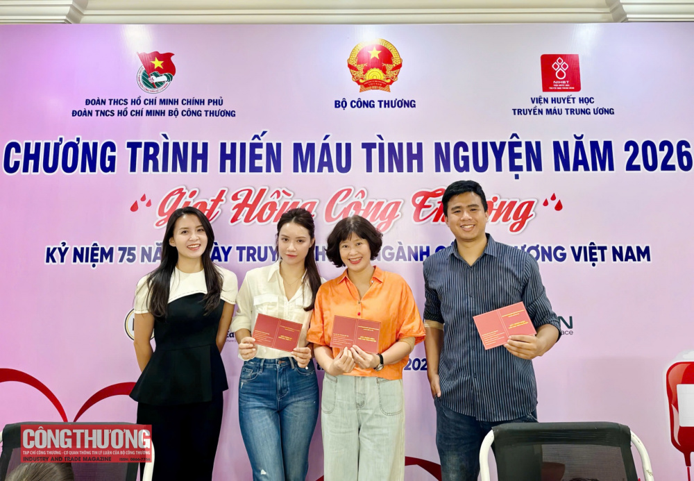 Cán bộ, viên chức Tạp chí Công Thương đã có mặt từ sớm để hưởng ứng chương trình