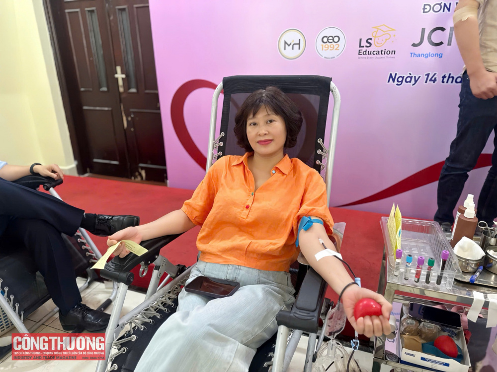 Cán bộ, viên chức Tạp chí Công Thương đã có mặt từ sớm để hưởng ứng chương trình