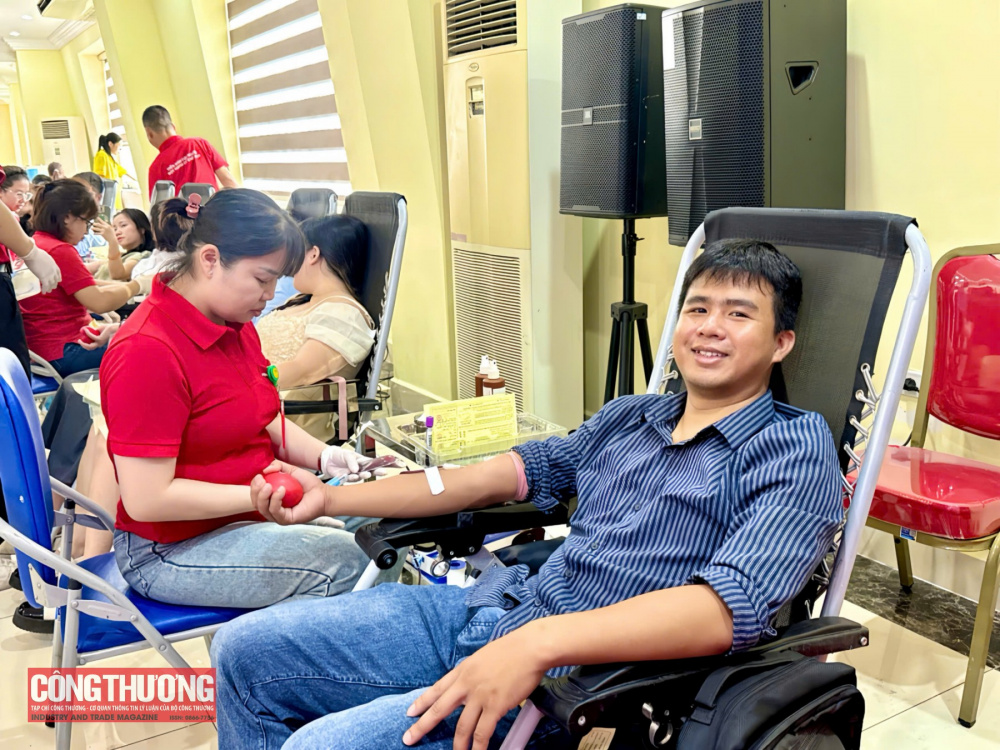 Cán bộ, viên chức Tạp chí Công Thương đã có mặt từ sớm để hưởng ứng chương trình