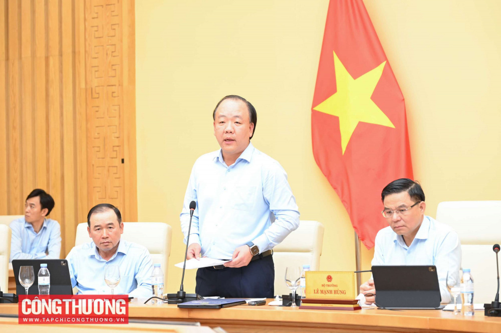 Bộ trưởng Bộ Công Thương Lê Mạnh Hùng đã có buổi làm việc với Cục Quản lý và Phát triển thị trường trong nước