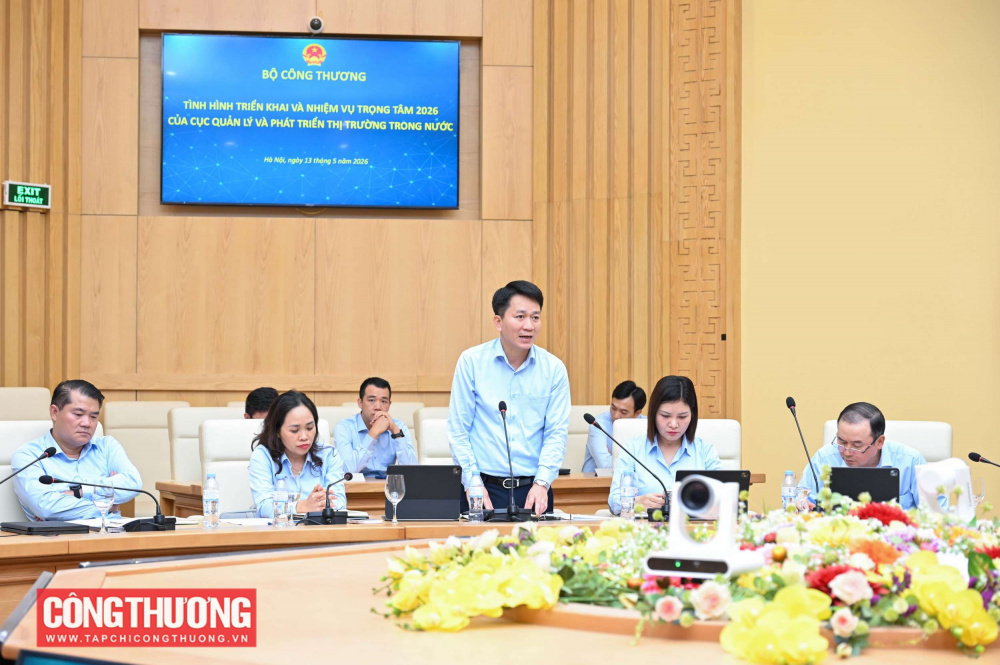 Bộ trưởng Bộ Công Thương Lê Mạnh Hùng đã có buổi làm việc với Cục Quản lý và Phát triển thị trường trong nước