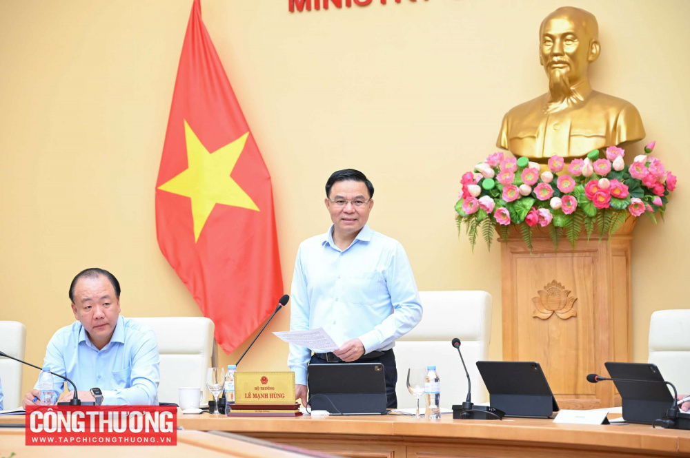 Bộ trưởng Bộ Công Thương Lê Mạnh Hùng đã có buổi làm việc với Cục Quản lý và Phát triển thị trường trong nước
