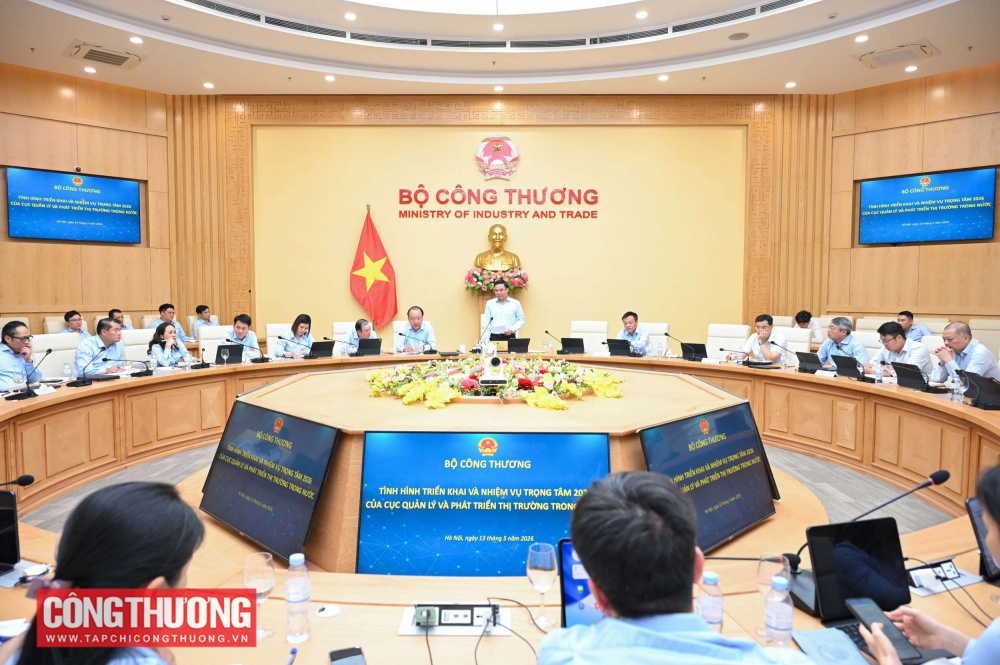 Bộ trưởng Bộ Công Thương Lê Mạnh Hùng làm việc với Cục Quản lý và Phát triển thị trường trong nước