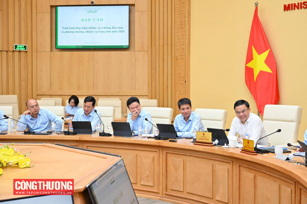 Đại diện lãnh đạo Cục Hóa chất phát biểu tại buổi làm việc