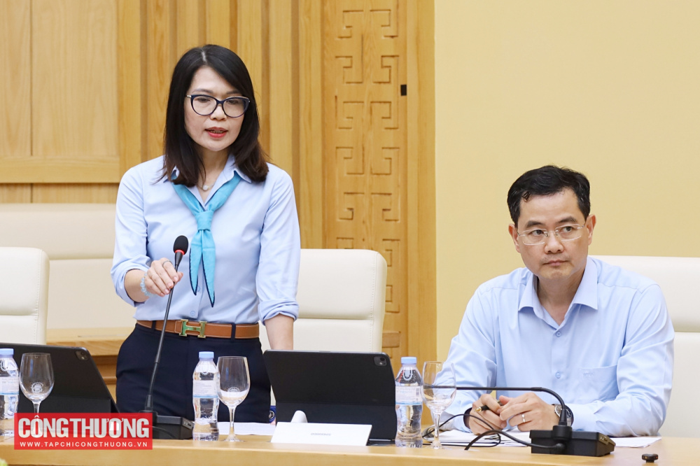 Bộ trưởng Lê Mạnh Hùng làm việc với Vụ Kế hoạch, Tài chính và Quản lý doanh nghiệp