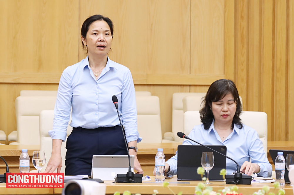 Bộ trưởng Lê Mạnh Hùng làm việc với Vụ Kế hoạch, Tài chính và Quản lý doanh nghiệp