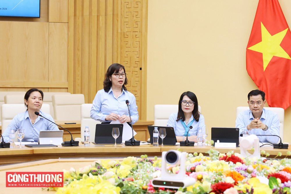 Bộ trưởng Lê Mạnh Hùng làm việc với Vụ Kế hoạch, Tài chính và Quản lý doanh nghiệp