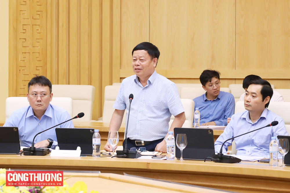 Bộ trưởng Lê Mạnh Hùng làm việc với Vụ Kế hoạch, Tài chính và Quản lý doanh nghiệp