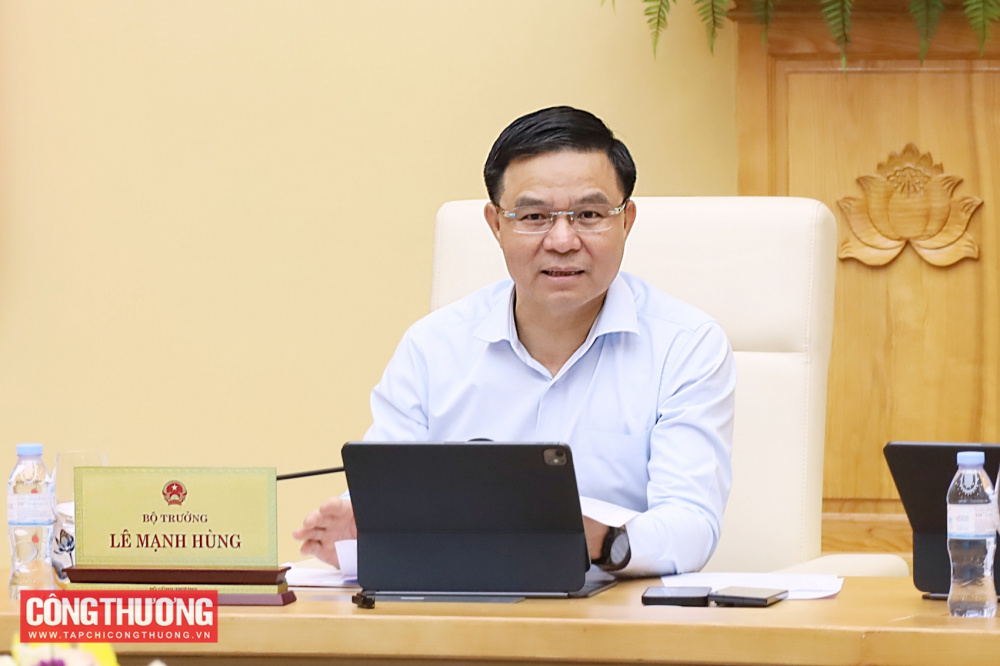 Bộ trưởng Lê Mạnh Hùng làm việc với Vụ Kế hoạch, Tài chính và Quản lý doanh nghiệp