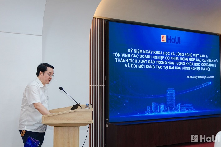 PGS.TS. Kiều Xuân Thực – Hiệu trưởng Đại học Công nghiệp Hà Nội phát biểu tại chương trình