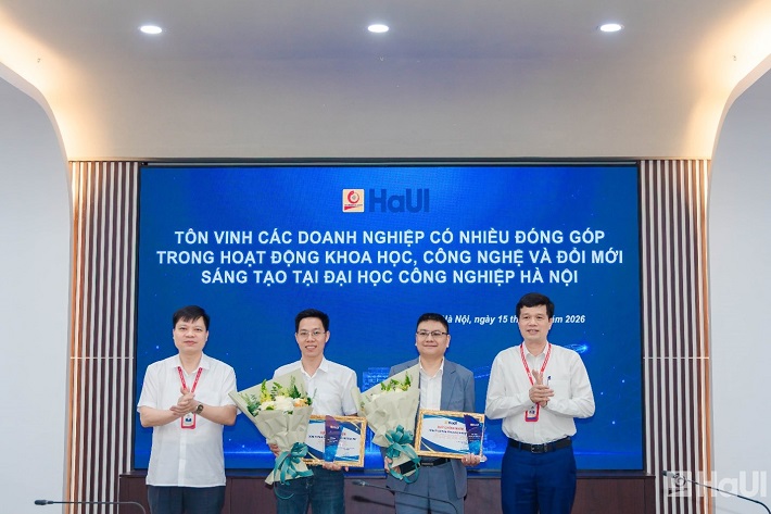 PGS.TS. Kiều Xuân Thực – Hiệu trưởng Đại học Công nghiệp Hà Nội phát biểu tại chương trình