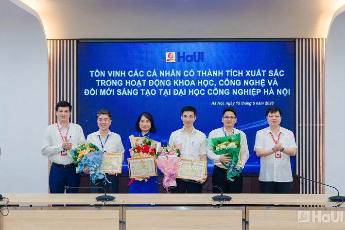 PGS.TS. Kiều Xuân Thực – Hiệu trưởng Đại học Công nghiệp Hà Nội phát biểu tại chương trình