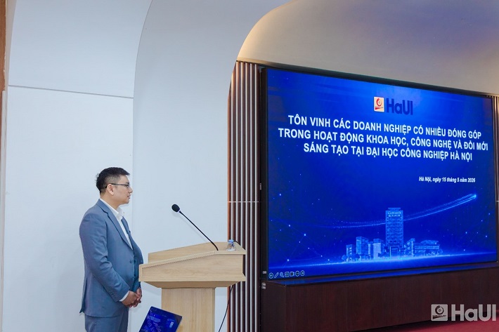 PGS.TS. Kiều Xuân Thực – Hiệu trưởng Đại học Công nghiệp Hà Nội phát biểu tại chương trình