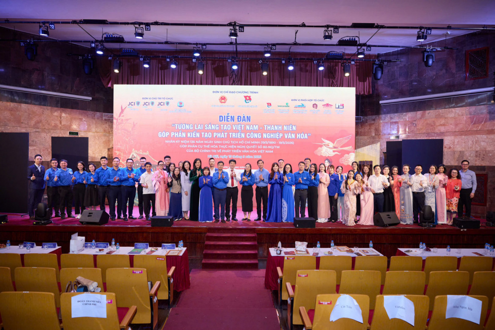 Các đại biểu tham dự chương trình