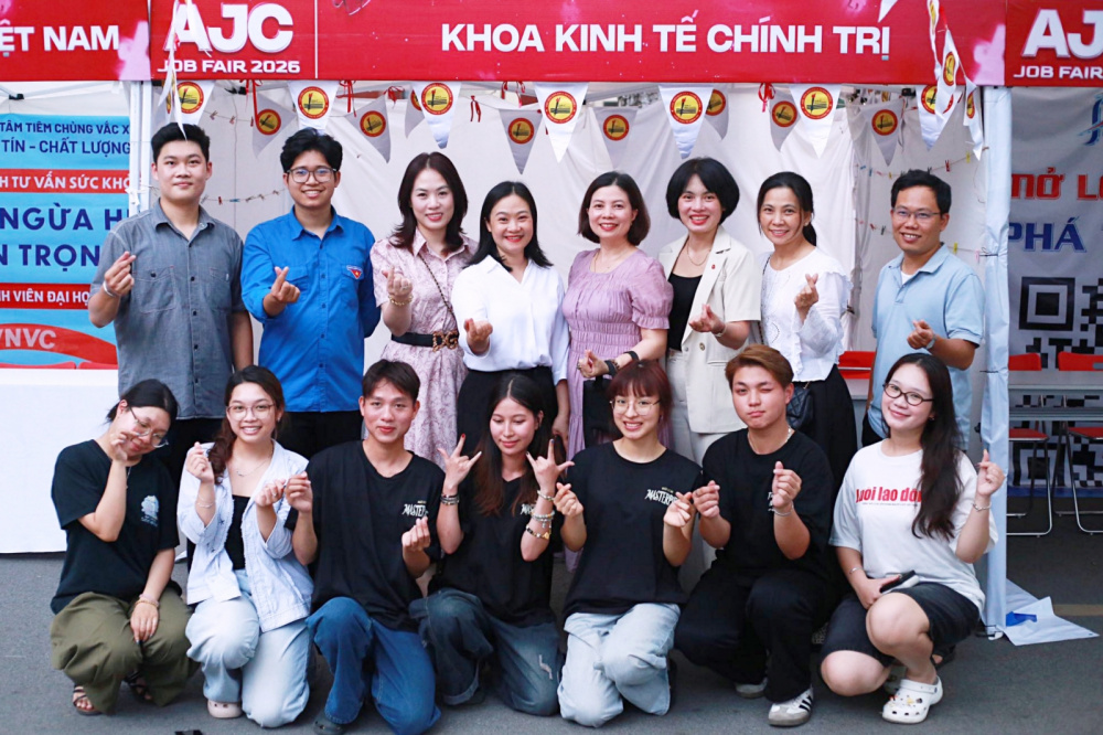 Khoa Kinh tế chính trị gắn kết đào tạo với thực tiễn tại Ngày hội Việc làm AJC Job Fair 2026