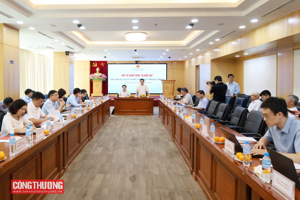Bộ Công Thương họp Tổ soạn thảo, Tổ biên tập xây dựng Luật Công nghiệp trọng điểm