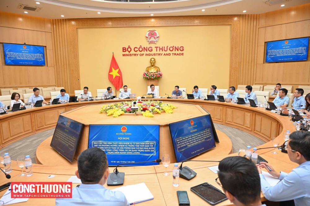Bộ trưởng Lê Mạnh Hùng làm việc với Vụ Dầu khí và Than và Văn phòng Ban Chỉ đạo Nhà nước các chương trình, công trình, dự án quan trọng quốc gia, trọng điểm ngành năng lượng