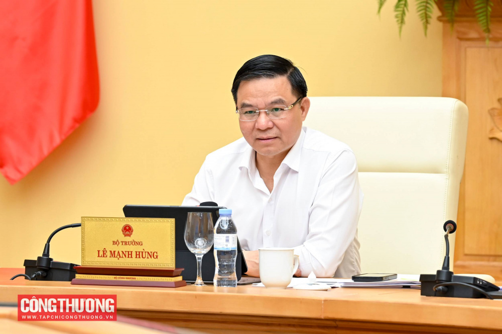 Bộ trưởng Lê Mạnh Hùng phát biểu chỉ đạo buổi làm việc