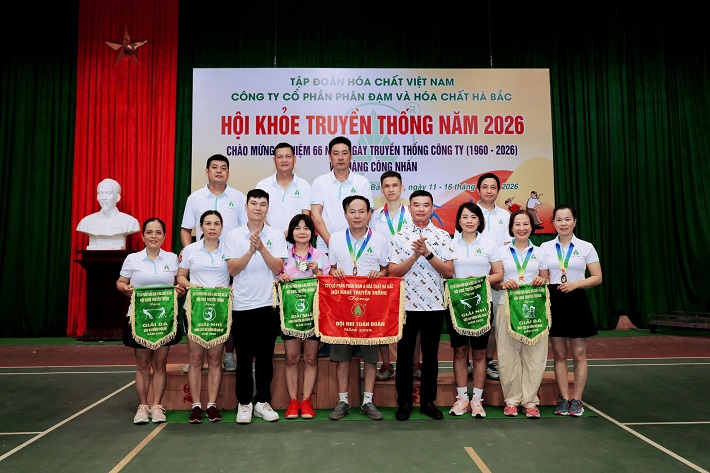 trao giải 4