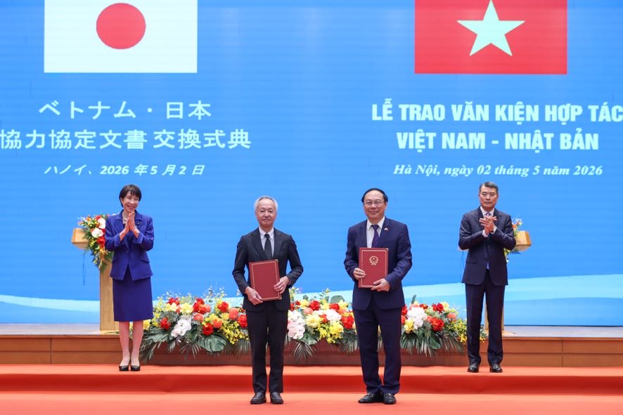 Thủ tướng Lê Minh Hưng và Thủ tướng Takaichi Sanae chứng kiến trao Bản ghi nhớ hợp tác giữa Cục Quản lý và Xây dựng công trình thuỷ lợi, Bộ Nông nghiệp và Môi trường Việt Nam và Tổng cục Phát triển nông thôn, Bộ Nông Lâm Ngư nghiệp Nhật Bản về trao đổi công nghệ, kỹ thuật trong lĩnh vực thủy lợi - Ảnh: VGP