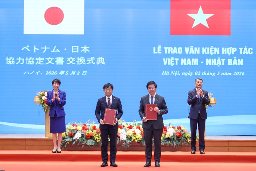 Thủ tướng Lê Minh Hưng và Thủ tướng Takaichi Sanae chứng kiến trao Bản ghi nhớ giữa Bộ Khoa học và Công nghệ Việt Nam và Bộ Nội vụ và Truyền thông Nhật Bản về hợp tác trong lĩnh vực công nghệ thông tin, truyền thông và chuyển đổi số - Ảnh: VGP