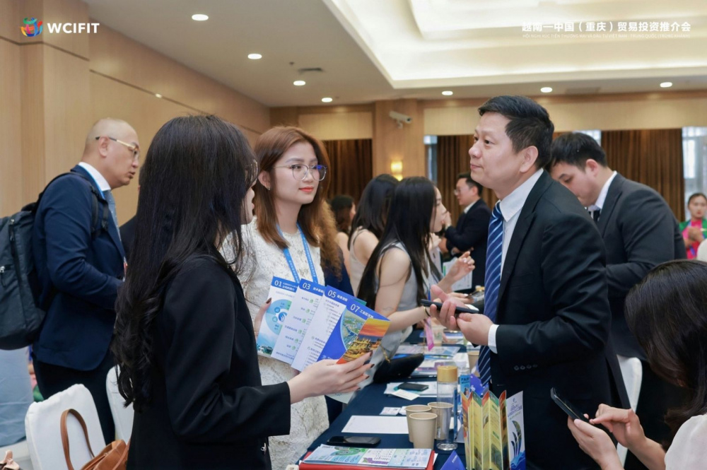 Các đại biểu hai nước tham dự Hội nghị