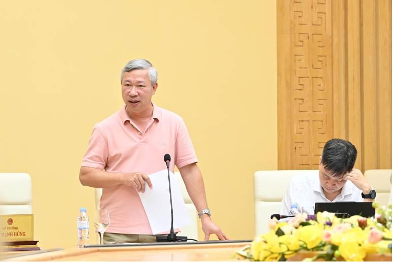 Cục trưởng Cục Điện lực Phạm Nguyên Hùng báo cáo tình hình cấp điện thời gian qua