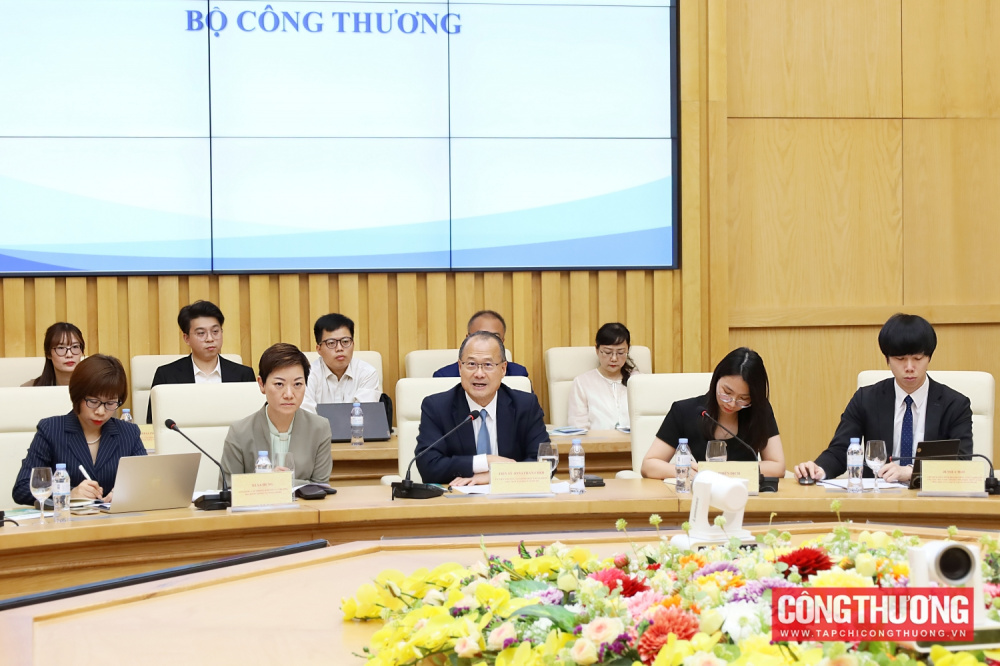 Thứ trưởng Phan Thị Thắng tiếp và làm việc với đoàn doanh nghiệp Trung Quốc do Chủ tịch tập đoàn Sunwah Hồng Công dẫn đầu