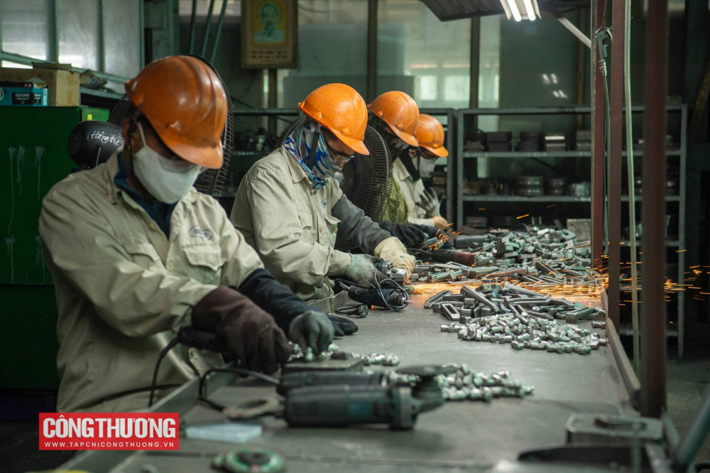 Phát triển công nghiệp hỗ trợ để hình thành năng lực sản xuất trong nước, nâng cao khả năng tự chủ về công nghiệp, giảm phụ thuộc vào nhập khẩu nguyên vật liệu, linh kiện, phụ tùng, thiết bị đầu vào, góp phần thực hiện mục tiêu tăng trưởng "2 con số"