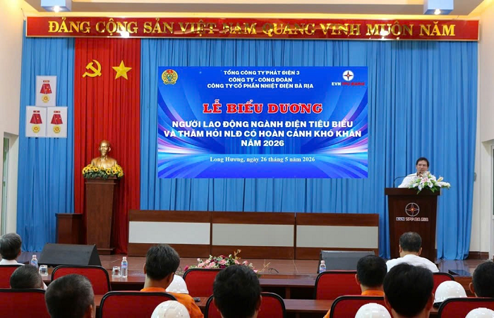 Ông Võ Nhu, Phó Tổng Giám đốc, Chủ tịch Công đoàn phát biểu tại Hội nghị