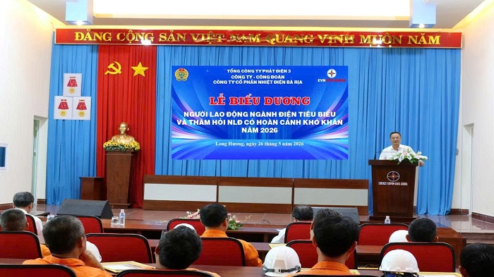 Ông Lê Văn Huy, Tổng Giám đốc Công ty cổ phần Nhiệt điện Bà Rịa phát biểu cảm ơn Người lao động.
