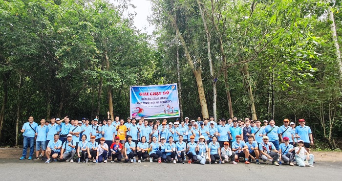 Tập thể người lao động tham gia giải chạy bộ truyền thống năm 2025
