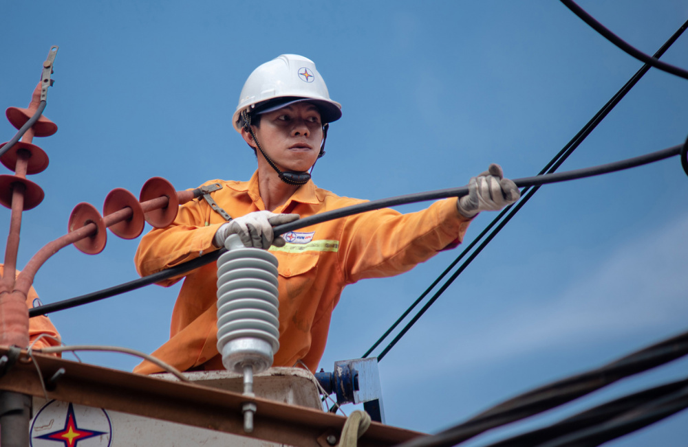 Việc áp dụng khung giờ cao điểm, thấp điểm mới quy định tại Quyết định số 963/QĐ-BCT được xem là một trong những giải pháp góp phần giảm nguy cơ mất cân bằng cung - cầu điện, nhất là vào khung giờ cao điểm chiều