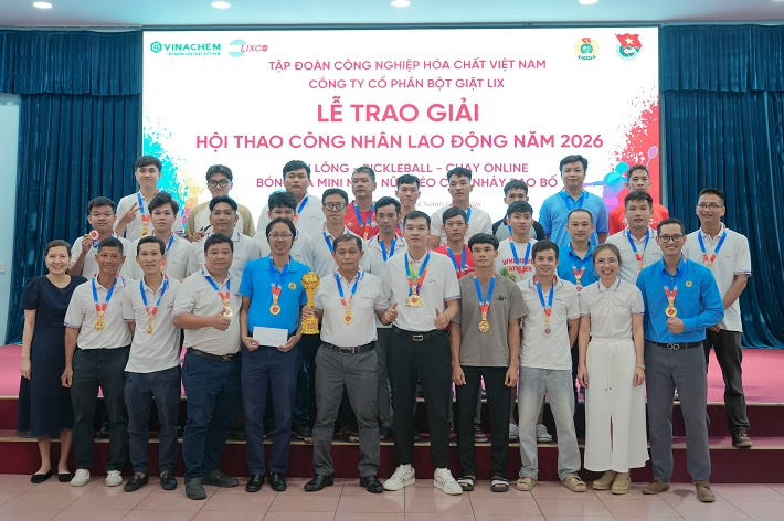 trao giải bóng đá