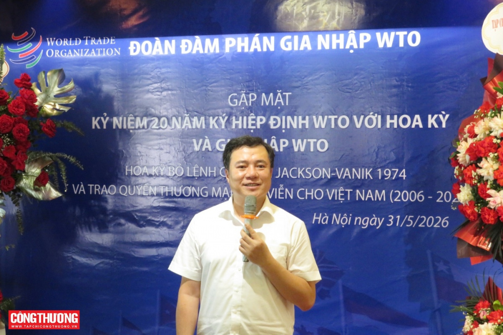 thứ trưởng Tân