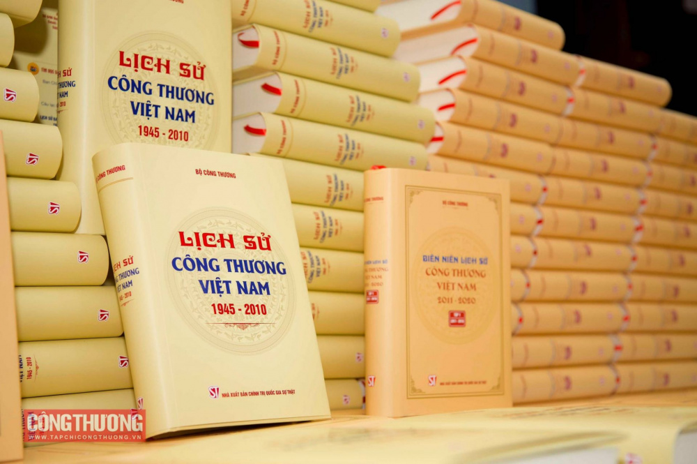 Cuốn sách Lịch sử Công Thương Việt Nam (1945 - 2010) cung cấp nhiều tư liệu quý và rút ra các bài học kinh nghiệm căn cốt từ việc ban hành thể chế đến công tác quản lý vĩ mô, vi mô cùng hoạt động điều hành các lĩnh vực kinh tế quan trọng bậc nhất của quốc gia; vừa đáp ứng được yêu cầu, nhiệm vụ cách mạng ở mỗi giai đoạn vừa tạo dựng nền móng cơ bản đối với công cuộc xây dựng và phát triển đất nước.