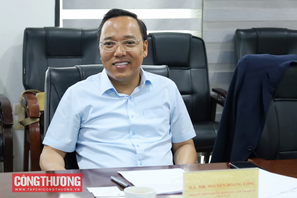 Thứ trưởng Nguyễn Hoàng Long làm việc với lãnh đạo Công ty MOECO