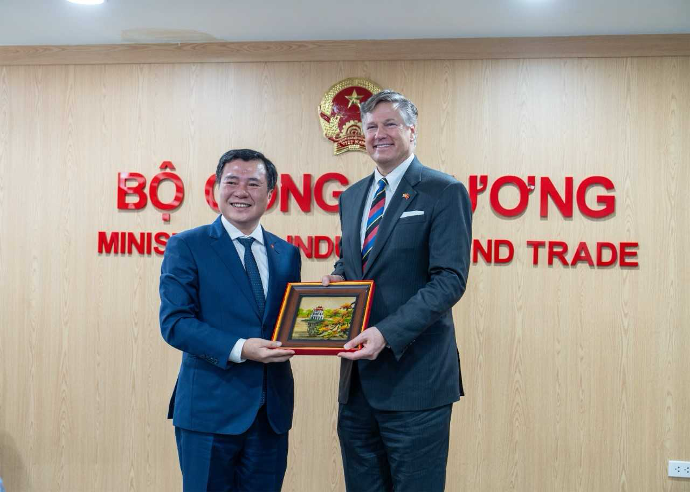 Thứ trưởng Nguyễn Sinh Nhật Tân tiếp Thứ trưởng Ngoại giao Hoa Kỳ