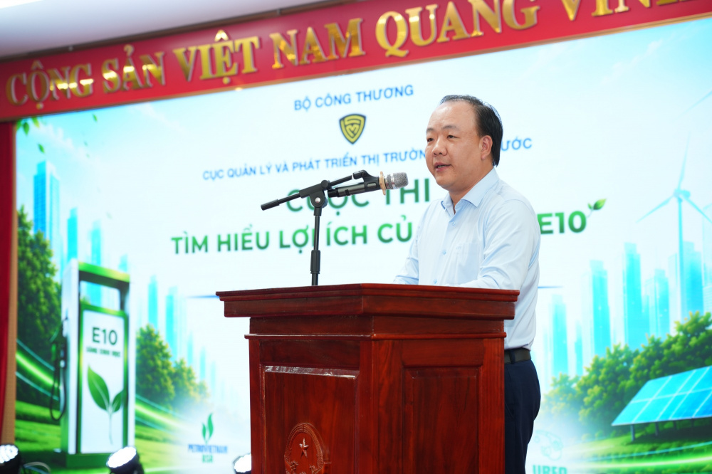 Ông Trần Hữu Linh tại cuộc thi xăng E10