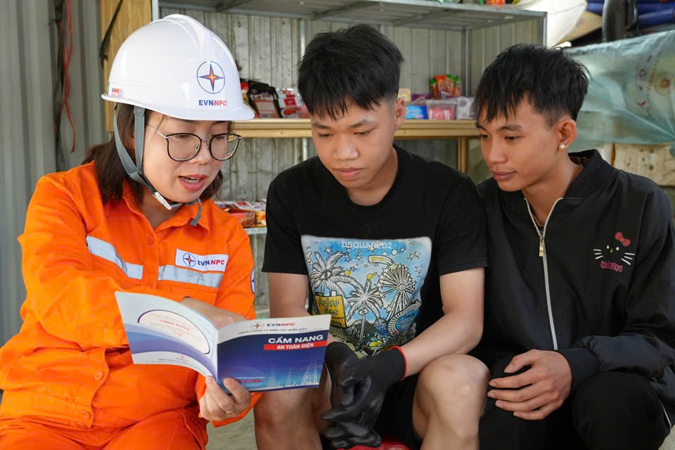 Giữ an toàn điện mùa nắng nóng: Điện lực Lào Cai siết chặt các giải pháp phòng chống cháy nổ