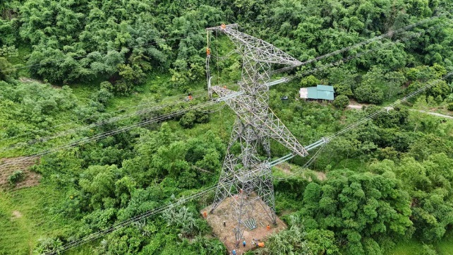 PTC1 hoàn thành “chiến dịch” thay thế cách điện tuyến 500kV Sơn La - Hòa Bình