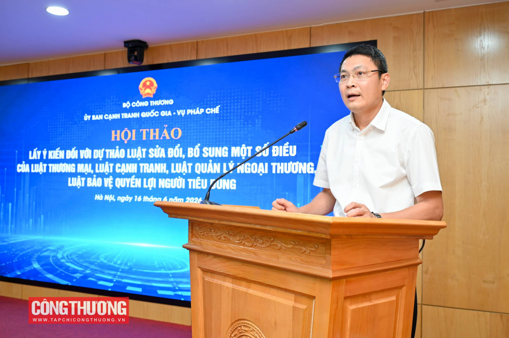 Ông Trịnh Anh Tuấn, Chủ tịch Ủy ban Cạnh tranh Quốc gia phát biểu khai mạc Hội thảo