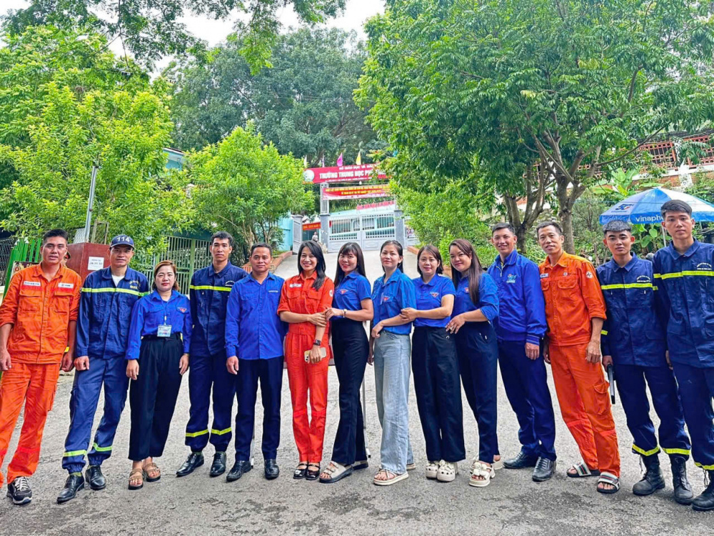 Tuổi trẻ Thủy điện Sơn La đồng hành cùng sĩ tử