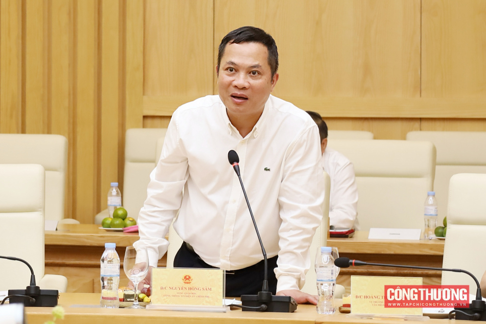 Đồng chí Nguyễn Hồng Sâm, Tổng Giám đốc Cổng Thông tin điện tử Chính phủ, phát biểu về công tác phối hợp tuyên truyền giữa Bộ và cơ quan báo chí