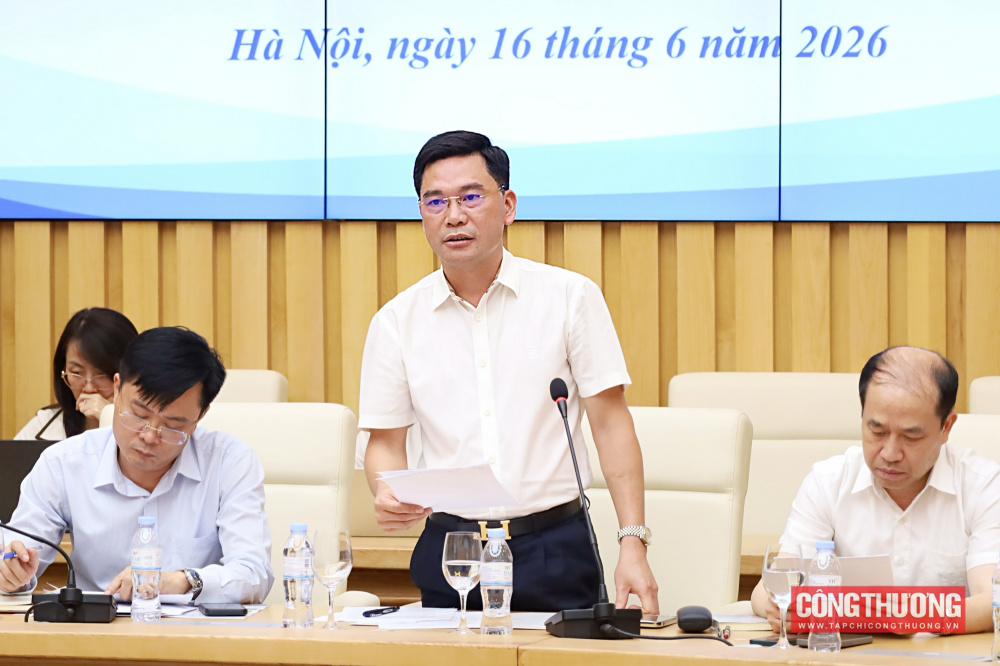Tham dự cuộc họp có đại diện các đơn vị thuộc Bộ Công Thương và đại diện các đơn vị cung cấp và sử dụng than cho sản xuất điện
